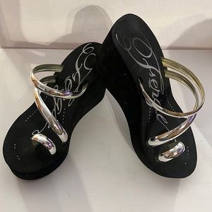 High platform sandals black and silver. To look higher !